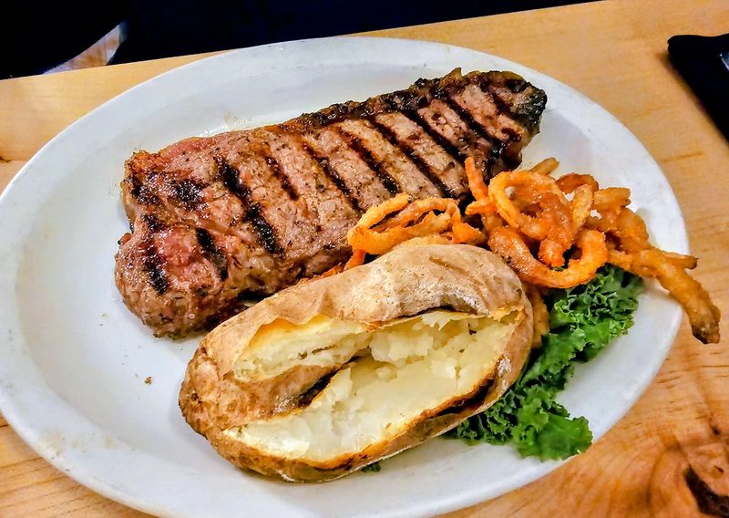 This Legendary Supper Club In Indiana Has The Best Prime Rib In The Midwest - Decor Hint How To Make The Most Of Your Visit