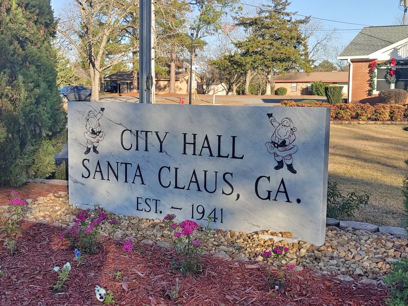 This Little Georgia Town May Have The Funniest Name In The State - Decor Hint Why Savannah Travelers Should Detour