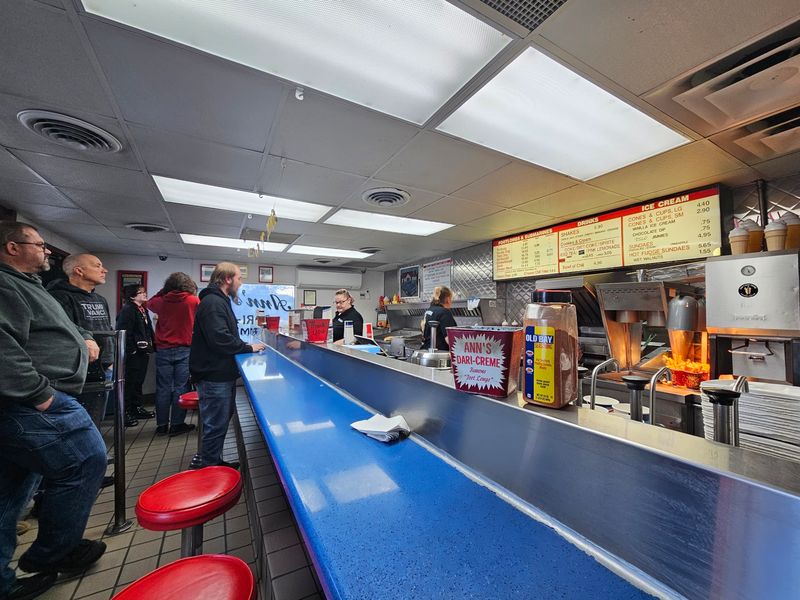 This Old-Fashioned Maryland Restaurant Still Has The Same Magic It Always Did - Decor Hint Where Neighbors Keep Meeting