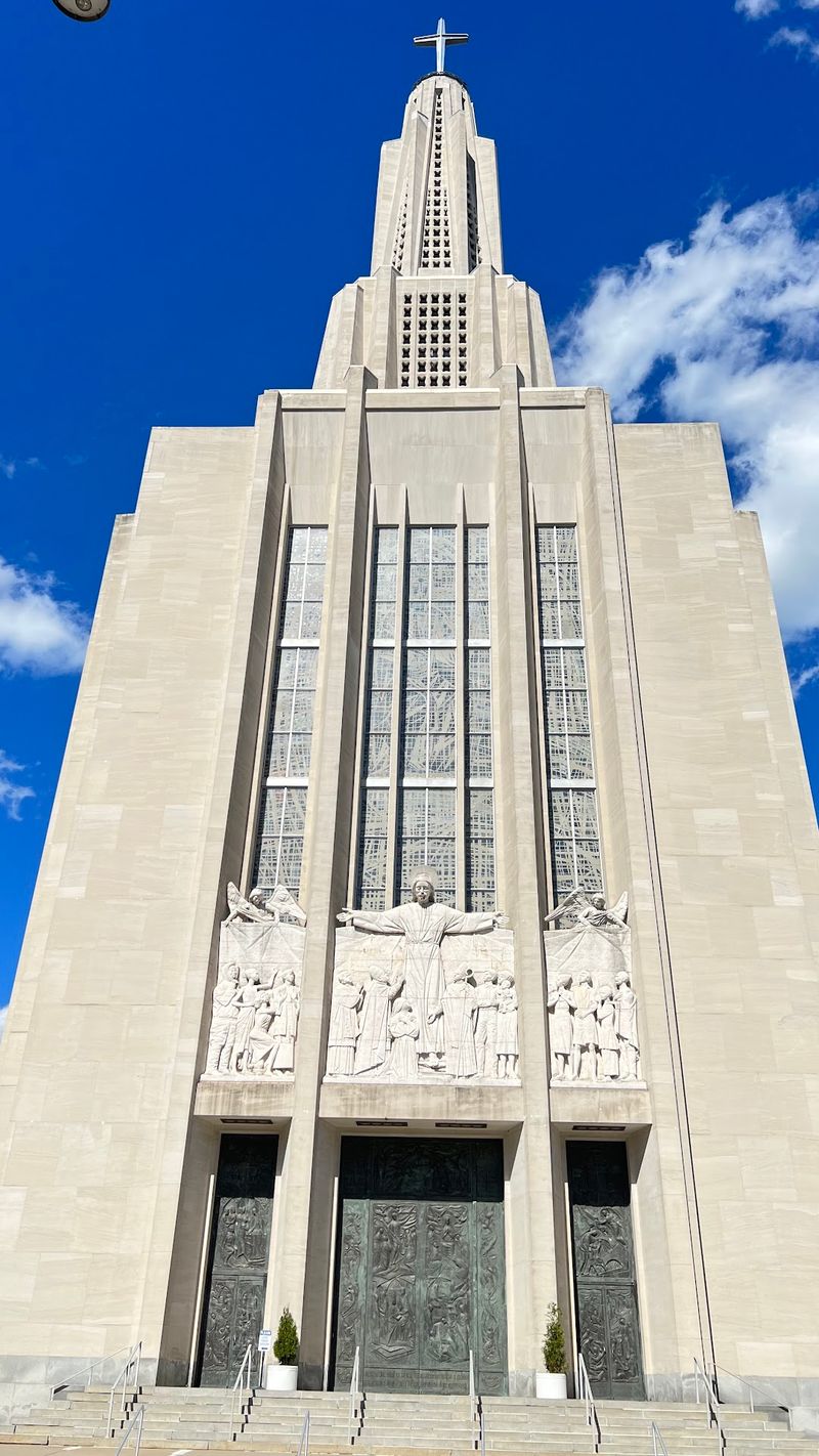Connecticut Is Home To One Of The Most Striking Gothic Cathedrals In New England - Decor Hint Bronze Doors That Weigh Five And A Half Tons