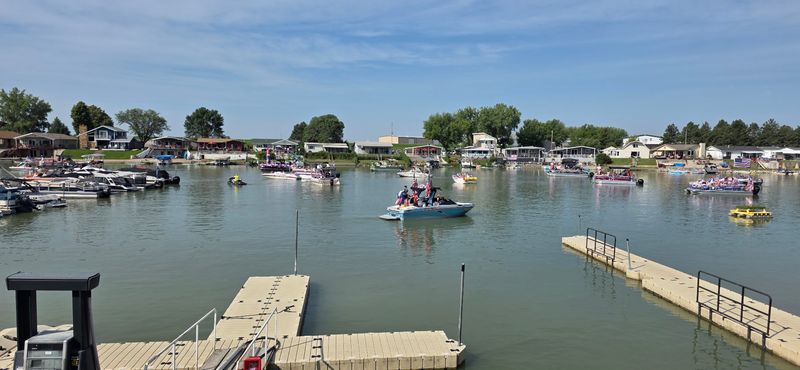 This Nebraska Lakefront Restaurant Serves Huge Seafood Dinners Right By The Water - Decor Hint Boaters Can Refuel Without Leaving The Water