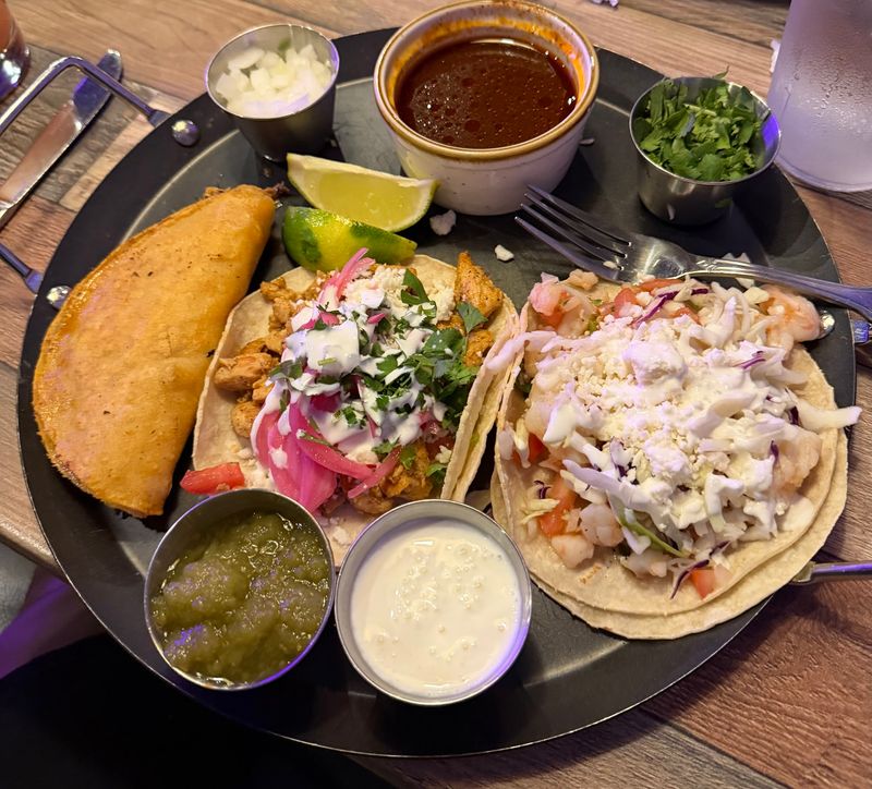 Por Favor Tacos & Tragos