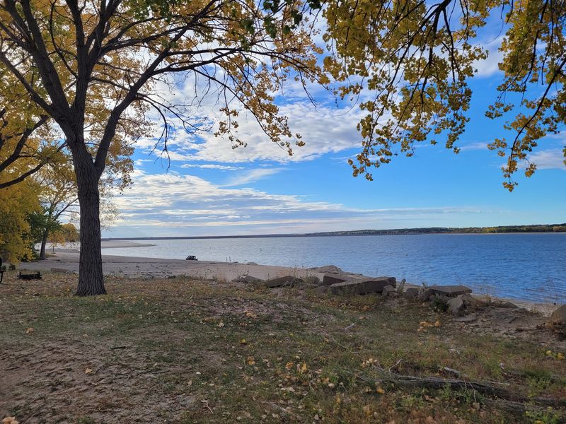 11 Best Waterfront Towns In Nebraska For Lake Days, River Views, And Small-Town Charm - Decor Hint Burwell, Calamus Reservoir and North Loup River