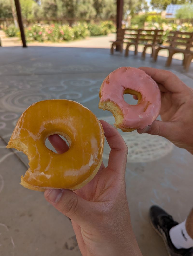 10 Legendary Donut Shops In Arizona That Are Truly Worth The Detour - Decor Hint Alvernon Donut Shop