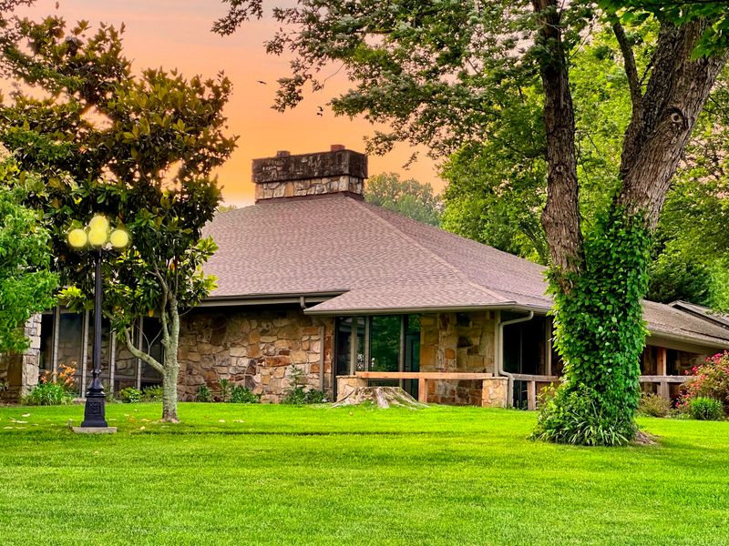 The Most Stunning Dining Deck In Georgia Where Lake Sunsets And Southern Seafood Steal The Night - Decor Hint Boat Access And The Full Lakeside Experience
