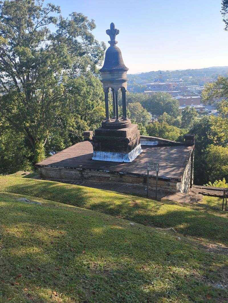 9 Eerie Cemeteries In Georgia That Locals Swear Are Too Spooky To Visit Alone - Decor Hint Myrtle Hill Cemetery, Rome