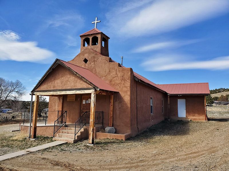 10 Scenic Small Towns Along New Mexico's Famous Enchanted Circle - Decor Hint San Cristobal
