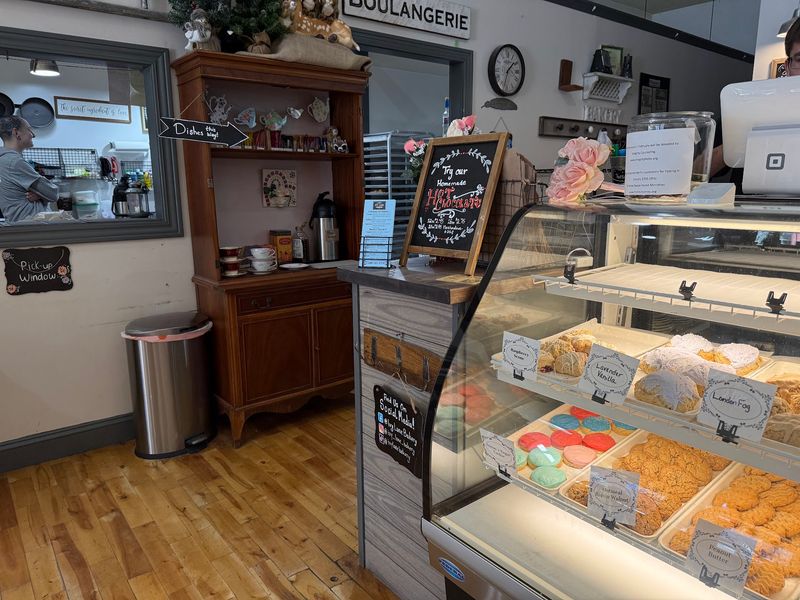 10 Illinois Bakeries That Make Summer Road Trips Even Sweeter - Decor Hint Ivy Lane Bakery, Bloomington