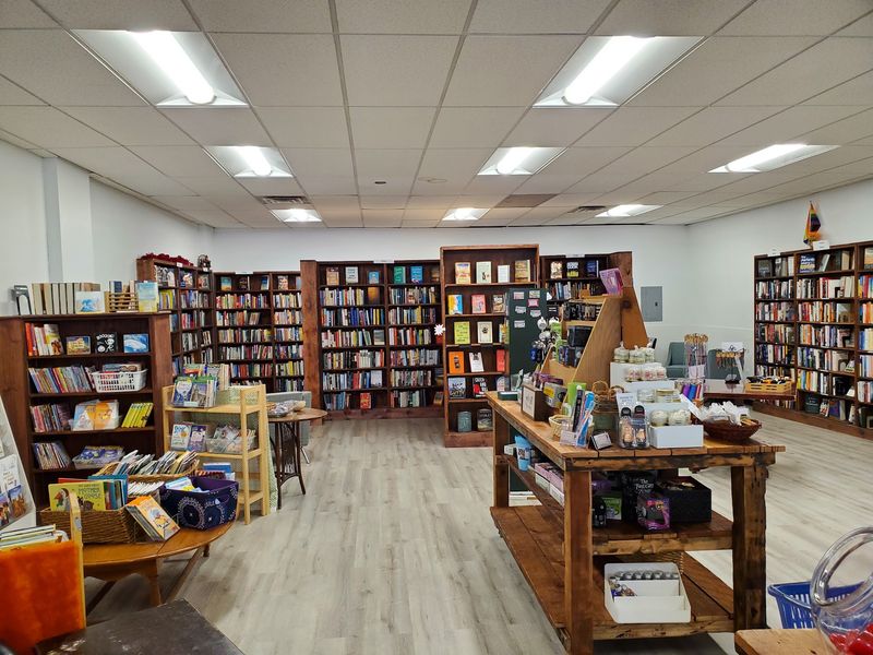 Books & Company, North Haven