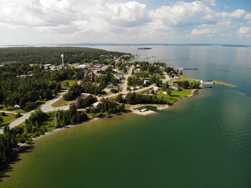 10 Michigan Islands Where Residents Would Rather Escape The Summer Crowds - Decor Hint Drummond Island, De Tour Village