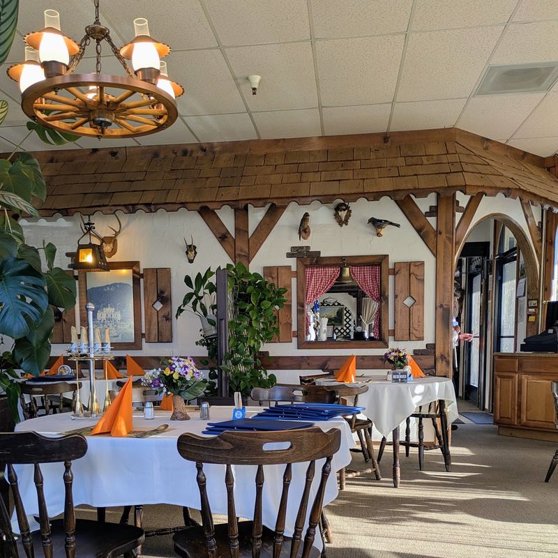 8 Central California German Restaurants Serving Crispy Schnitzel And Hearty Old-World Favorites - Decor Hint German Restaurant Stammtisch, Seaside