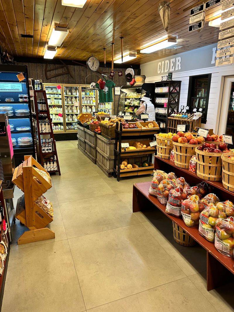 10 Fruit Farms In Connecticut That Belong On Your Summer Bucket List - Decor Hint Holmberg Orchards, Gales Ferry