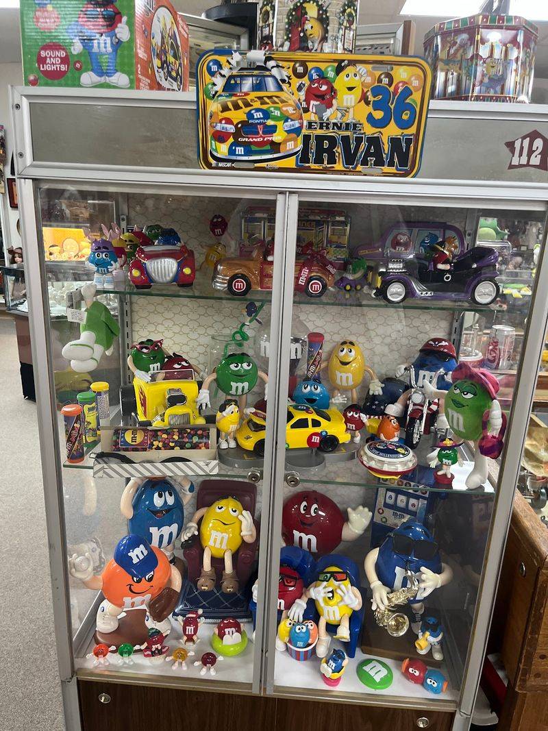 A Homespun Idaho Museum Somehow Fits Decades Of Collectibles Into One Storefront - Decor Hint A Playful Legacy