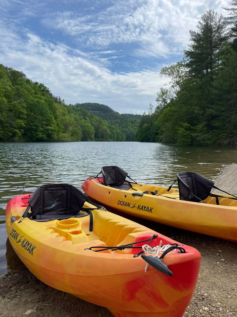 Grab A Paddle And Explore These 10 Relaxing Kentucky Waterways - Decor Hint Lake Kayak Rentals In The Gorge