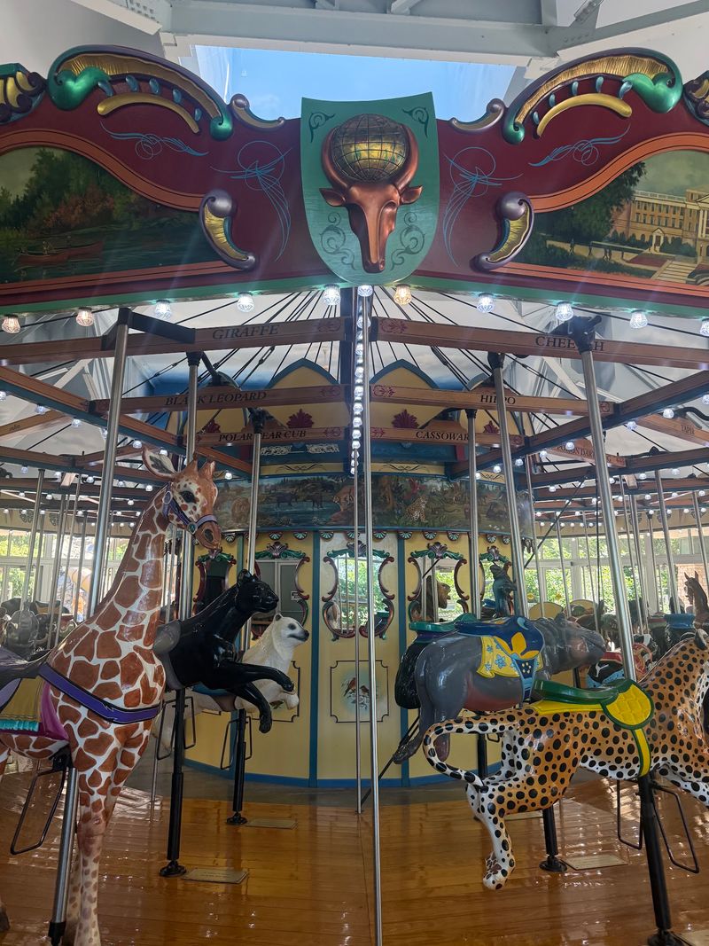 This Free Zoo In Wisconsin Lets Kids Ride A Century-Old Carousel - Decor Hint Children's Zoo And Family Fun