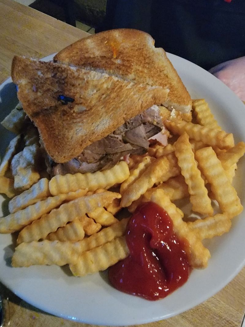 12 Kentucky Restaurants Serving Portions So Big You'll Need A To-Go Box - Decor Hint Log Cabin Inn