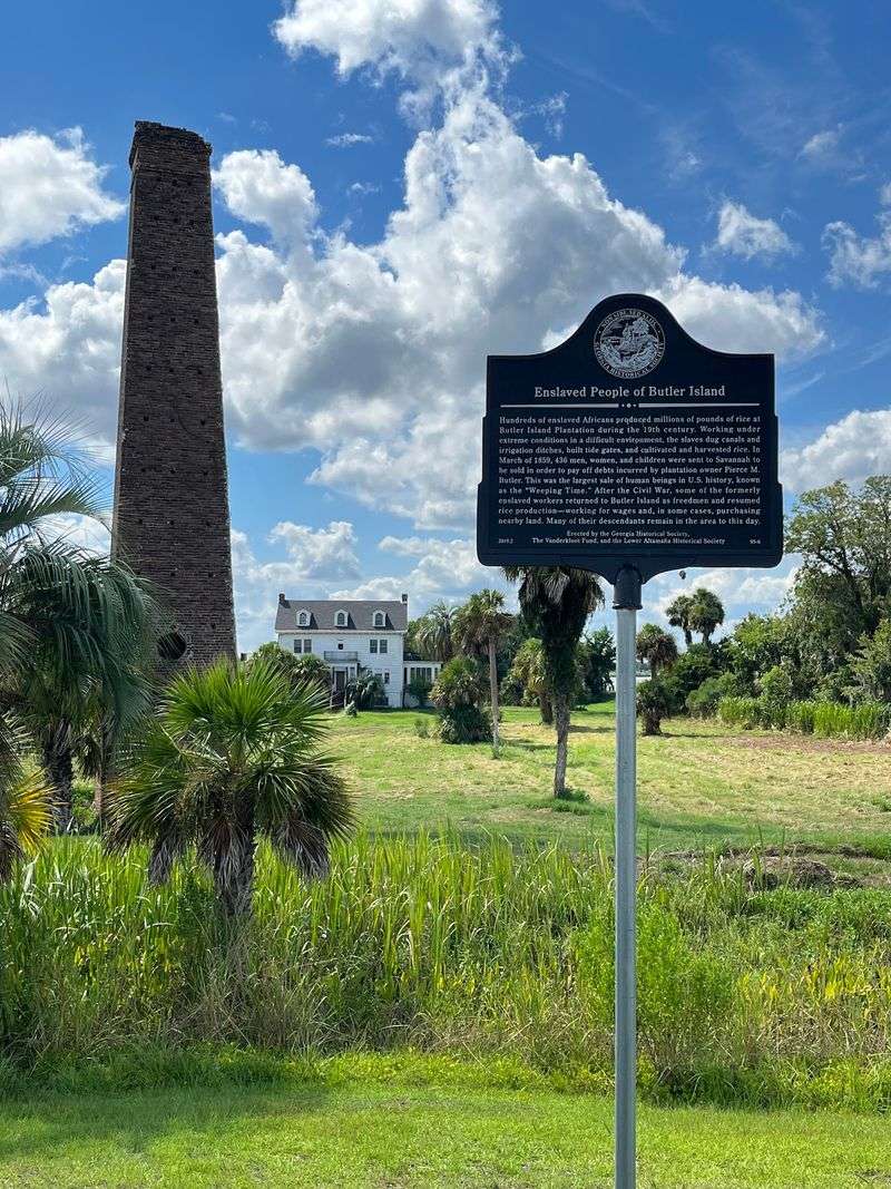 This Gorgeous Georgia Coastal Town Might Just Be The Most Beautiful Small Town On The Coast - Decor Hint The Old Jail Art Center And Museum Keeps Local Stories