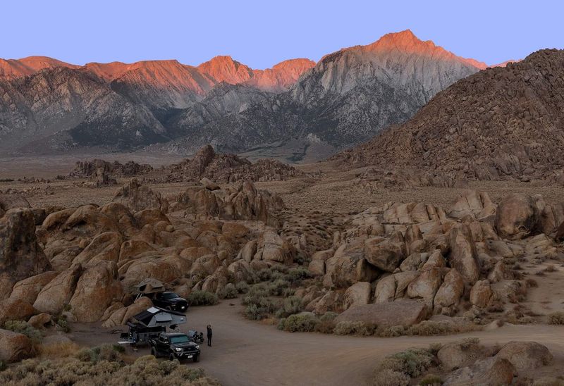 12 Surprisingly Affordable Small California Towns To Visit Before Summer Ends - Decor Hint Lone Pine, Where The Landscape Does All The Work
