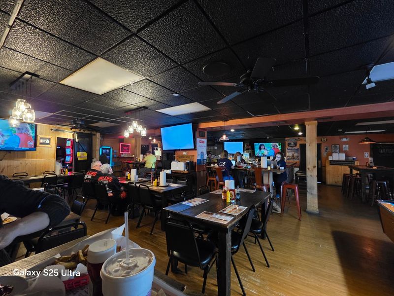 11 Burger Spots In West Virginia You’ll Wonder Why You Haven’t Tried Yet - Decor Hint The Copper Still Pub & Grill, Martinsburg