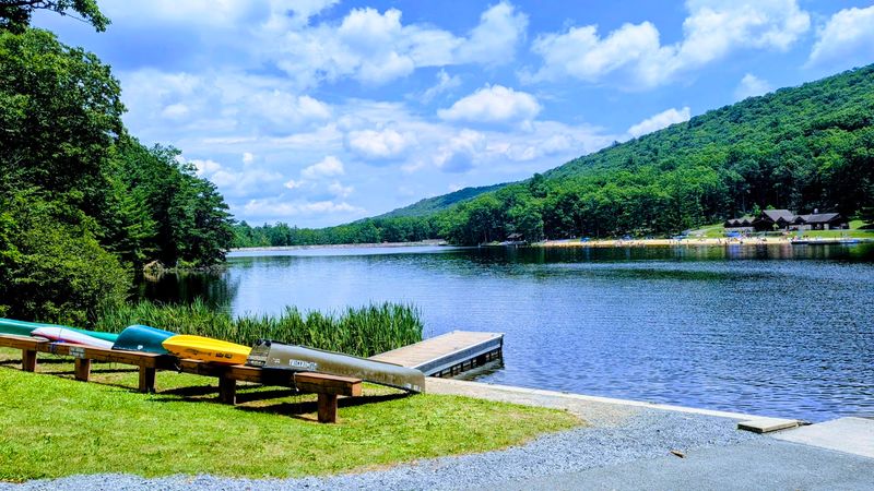 10 Quiet Lakes in Pennsylvania That Are Perfect For A Weekend Escape - Decor Hint Poe Valley State Park