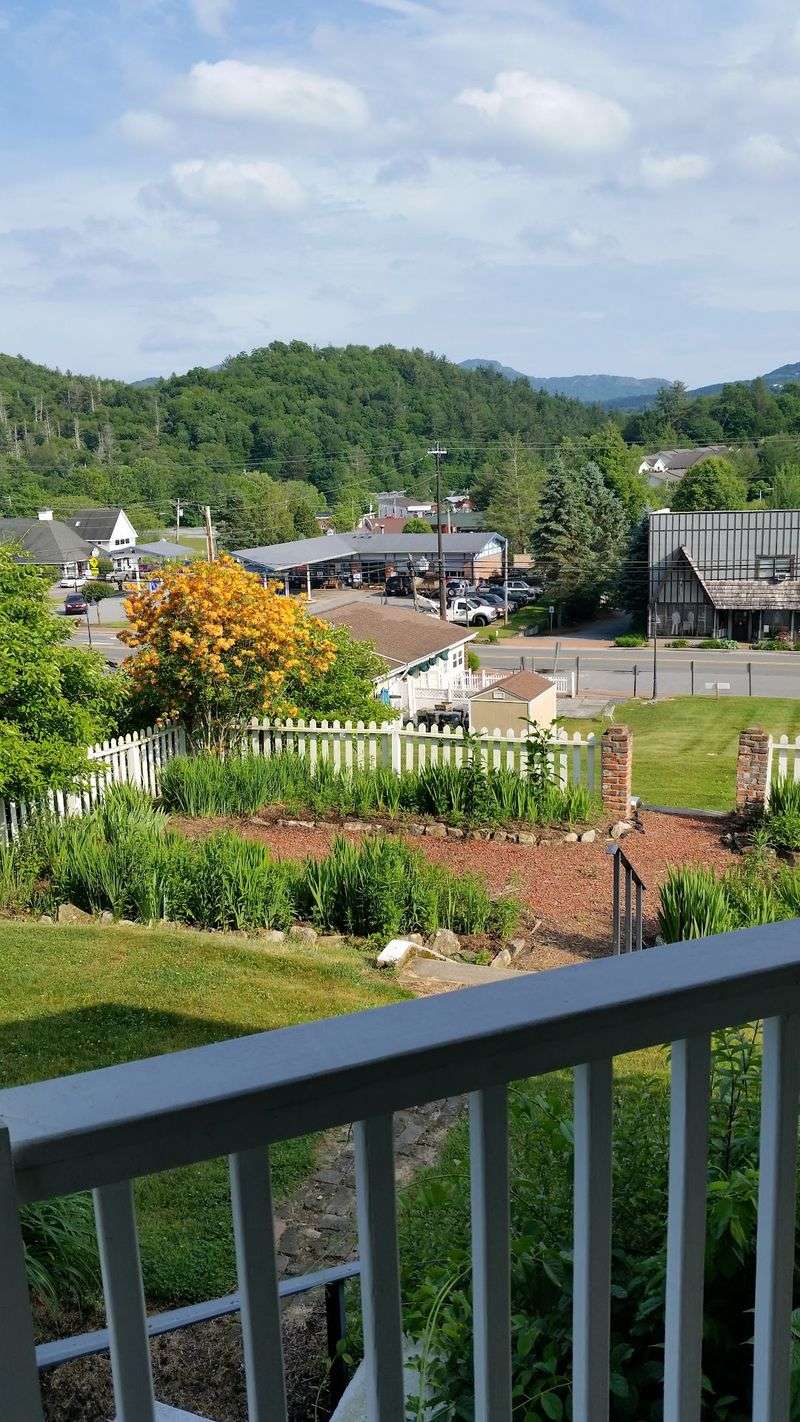 These Tiny North Carolina Mountain Towns Are Made For An August Weekend - Decor Hint Banner Elk, Avery County
