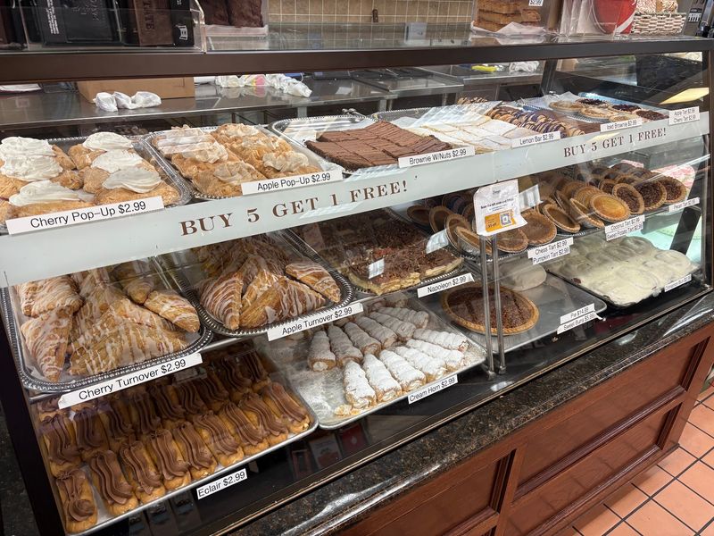 Dewey's Bakery