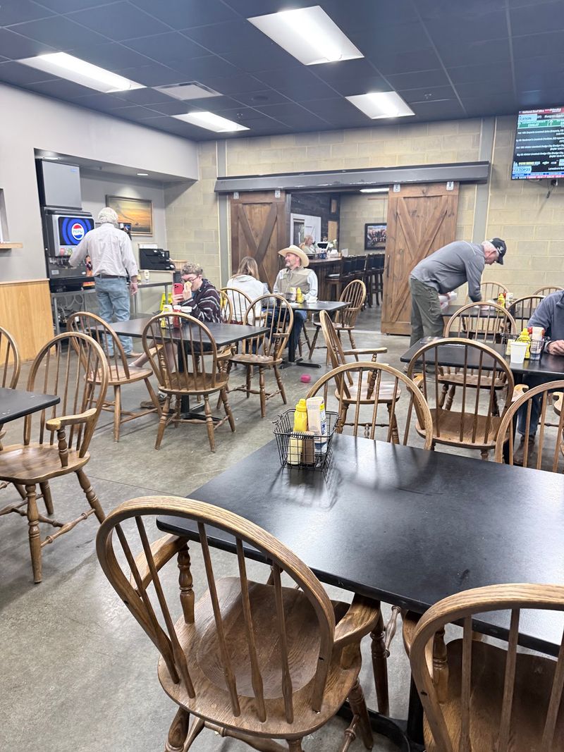 12 Kentucky Restaurants Serving Portions So Big You'll Need A To-Go Box - Decor Hint The Barn Door Grill And Bar