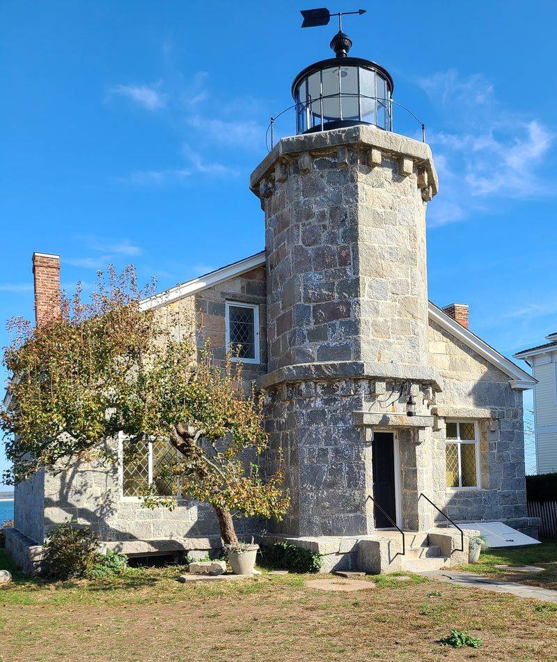 The Best Connecticut Coastal Spots To Soak Up The Last Days Of August - Decor Hint Stonington Point