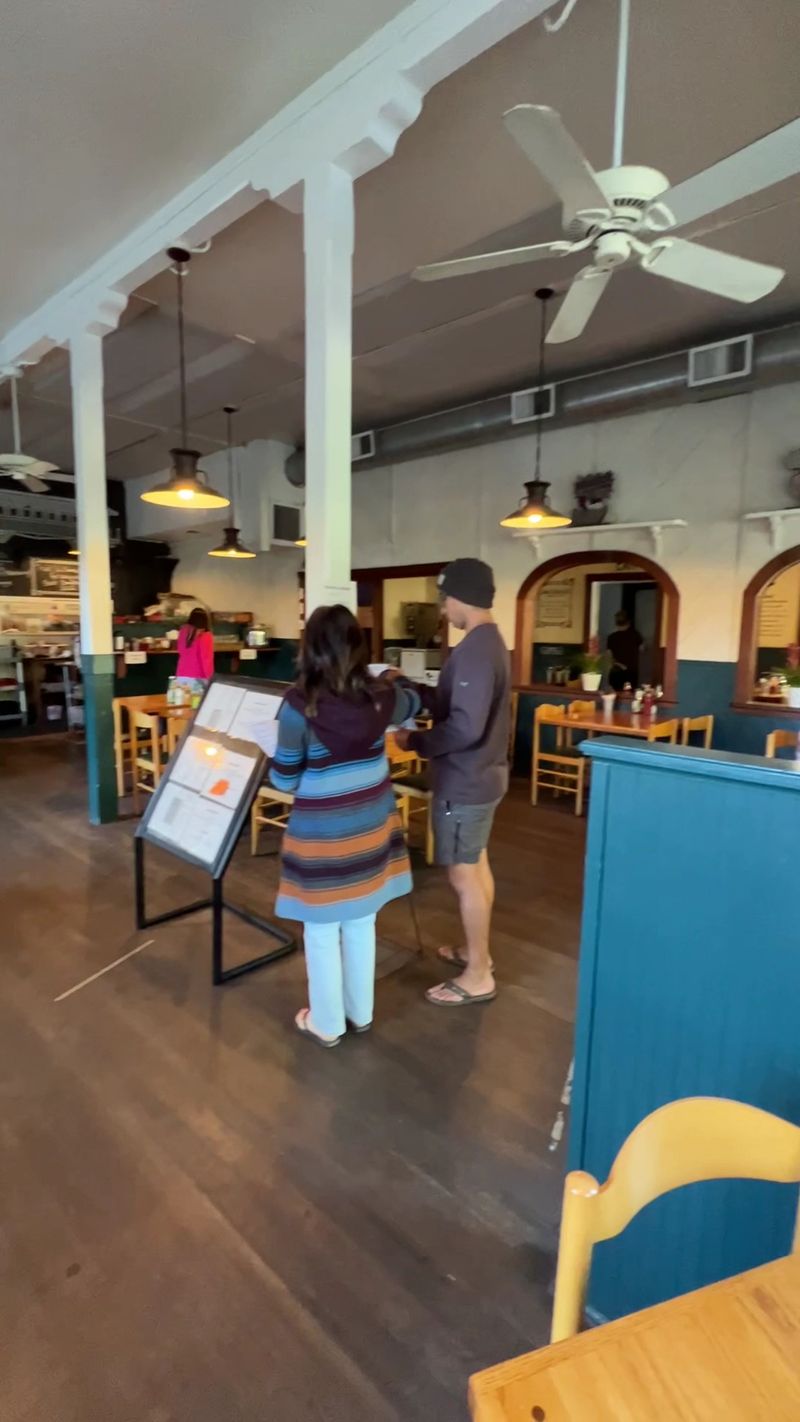 Howard Station Cafe, Occidental