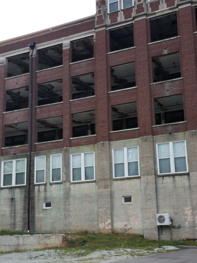 For $22, You Can Join A Real Paranormal Investigation At This Abandoned Kentucky Hospital - Decor Hint The Fifth Floor Solarium And Its Wide Kentucky Views