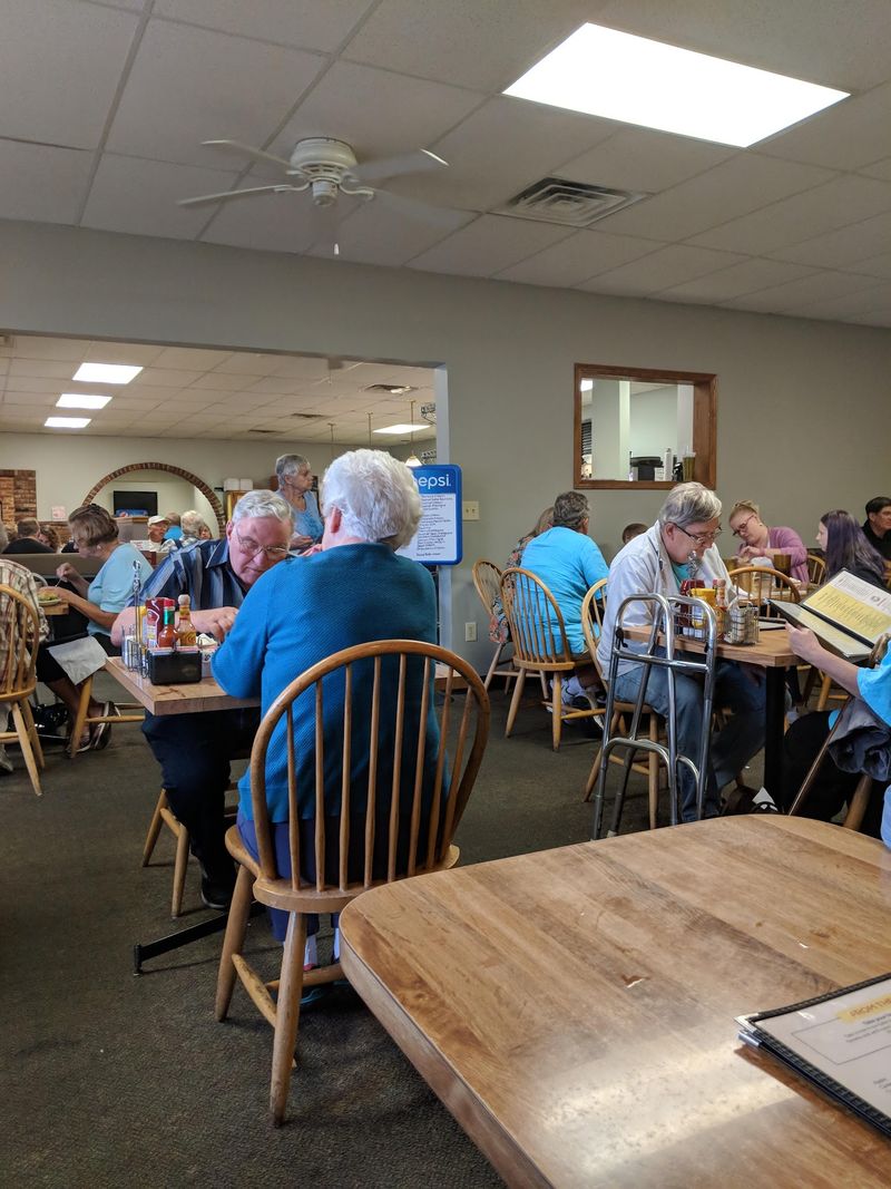 This Old-Fashioned Nebraska Spot Serves Meatloaf Worth Making A Detour For - Decor Hint Classic Diner Charm, Still Intact