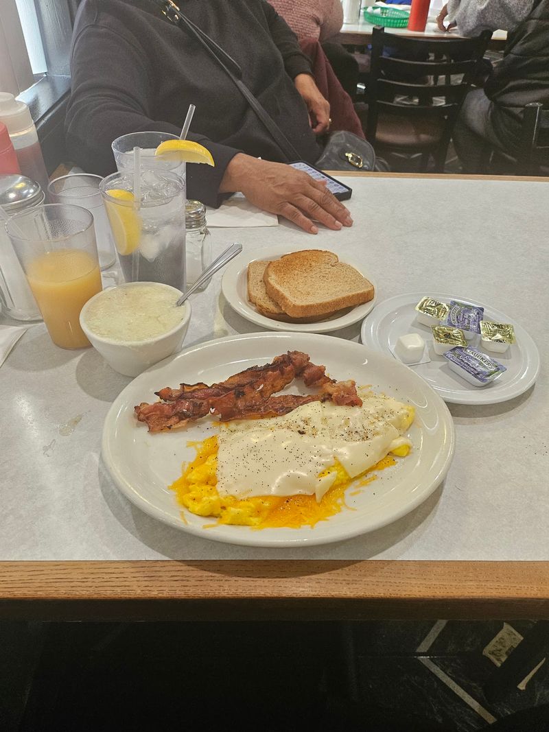 Breakfast Still Comes With Old-School Diner Charm