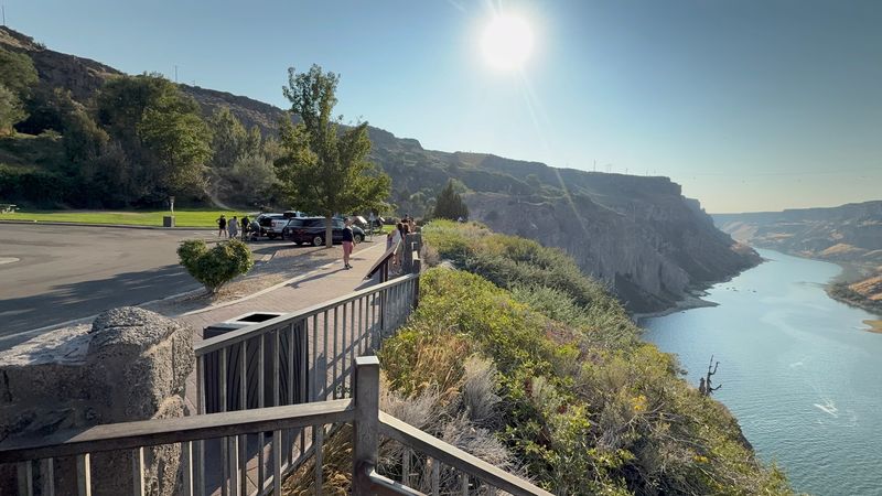 Walk Between Scenic Viewpoints Instead Of Rushing Back To The Car