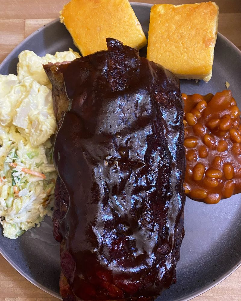 This Unassuming Nebraska BBQ Joint Is Hiding Some Seriously Good Smoked Meats - Decor Hint Sides Stealing The Show