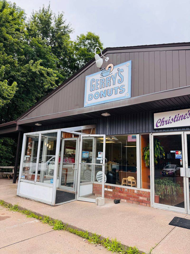 Gerry's Donuts, Ellington