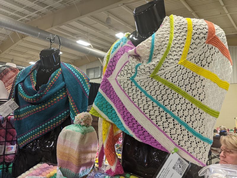 More Than 300 Gorgeous Quilts Take Over This North Carolina Show For Three Colorful Days This August - Decor Hint Watch Expert Quilters Show You How Their Techniques Come Together
