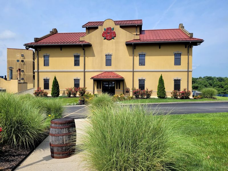 Kentucky Has Distilleries That Look Like Something Out Of A Postcard - Decor Hint Four Roses Distillery