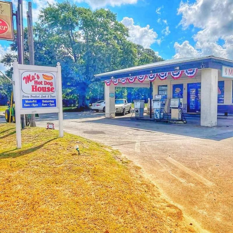 This North Carolina Restaurant Looks Almost Abandoned From The Outside But Is Always Busy Inside - Decor Hint Old Signs, License Plates, And Local Memorabilia Cover The Walls