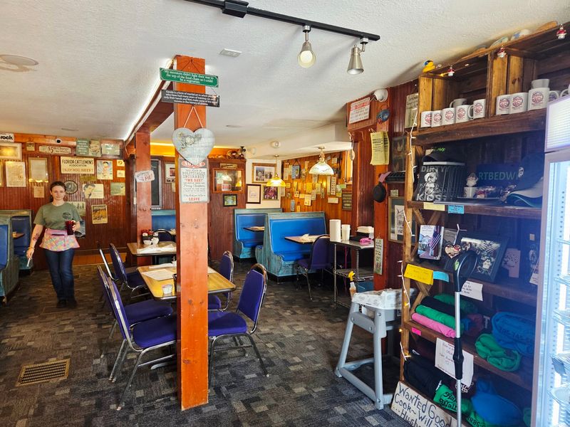10 Georgia Hole-In-The-Wall Restaurants Locals Say Are Better Than Upscale Places - Decor Hint Hole In The Wall, Blairsville
