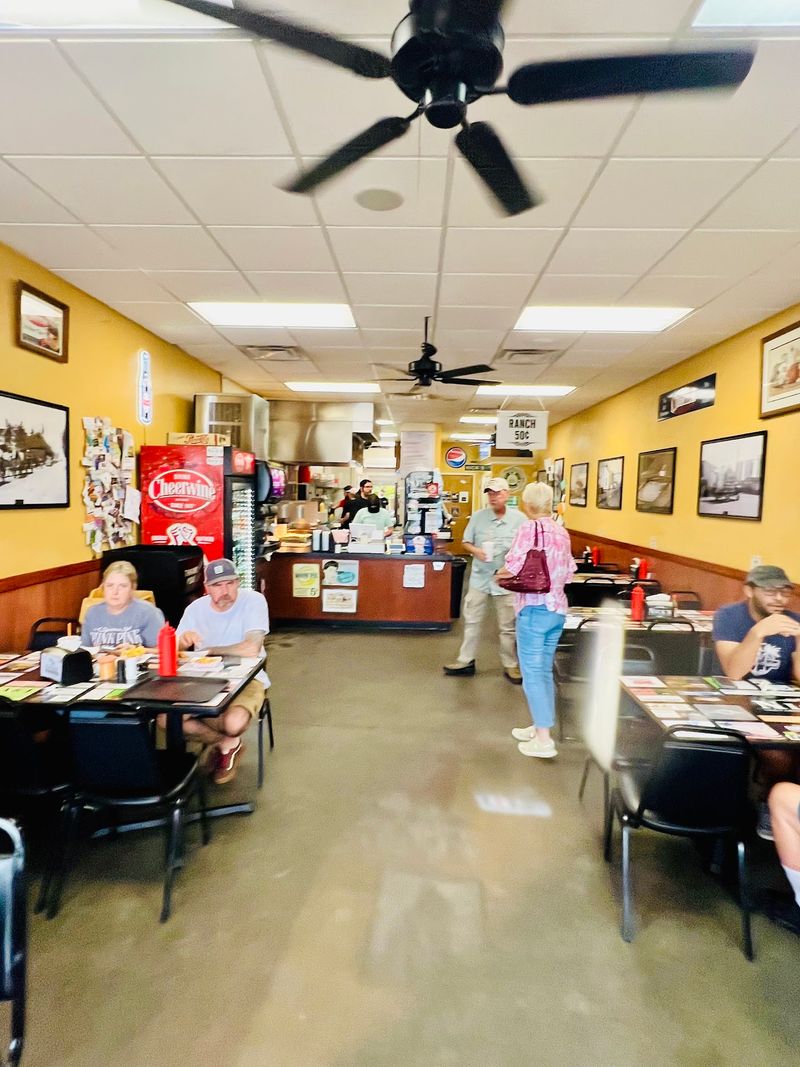 Nick's Old Fashioned Hamburger, Lexington