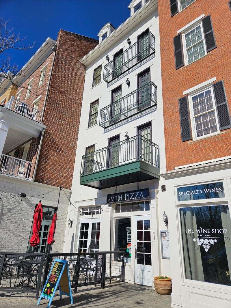This Georgia Pizza Restaurant Stacks Its Homemade Lasagna 15 Layers High - Decor Hint Three Founders And The Number Three