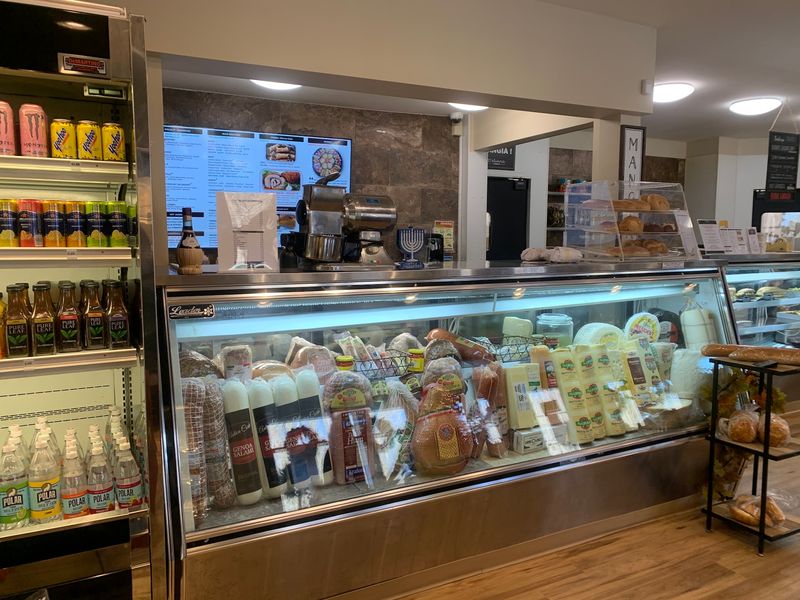 This Connecticut Market Is Known For Homemade Sandwiches That Keep People Coming Back - Decor Hint A Handy Stop For Homemade Favorites