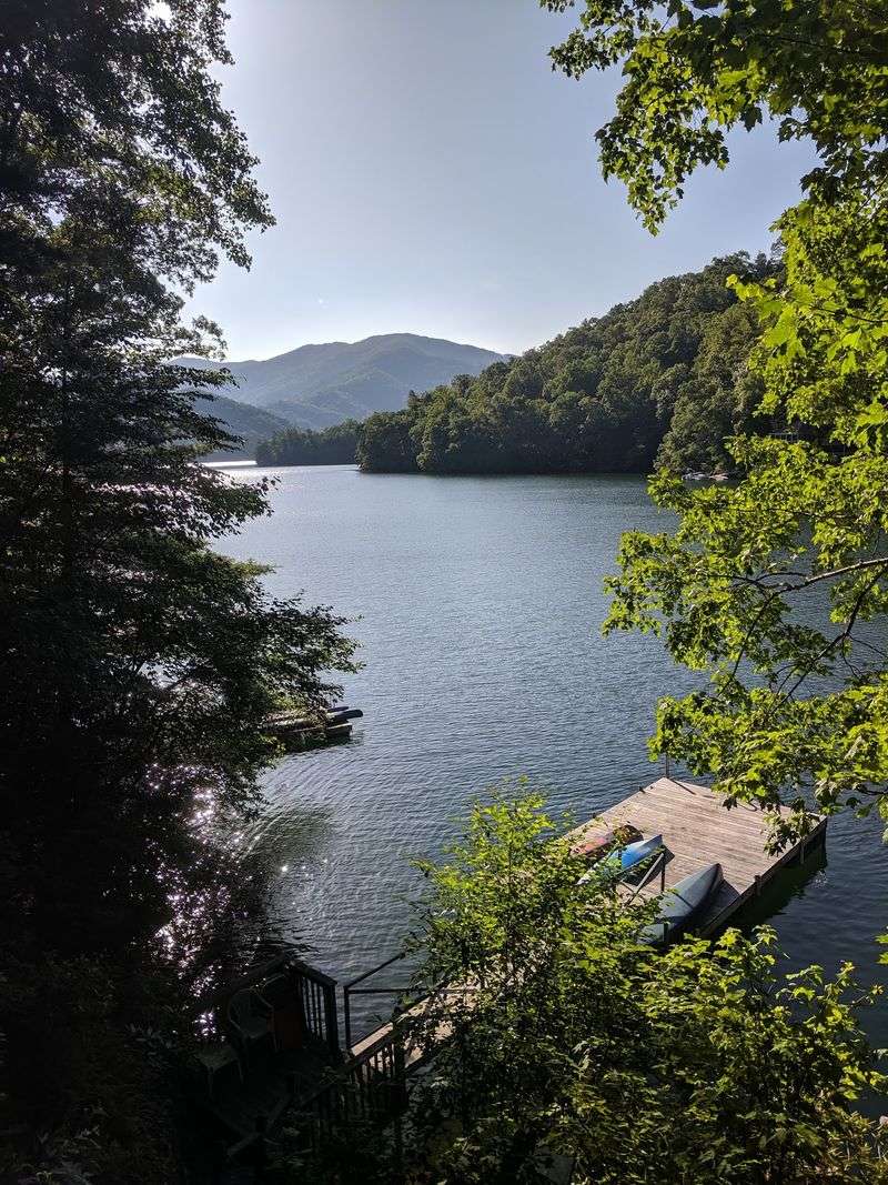 The North Carolina Lake With 76 Miles Of Mostly Undeveloped Shoreline And Barely Any Crowds - Decor Hint Hike From The Water Toward The Appalachian Trail