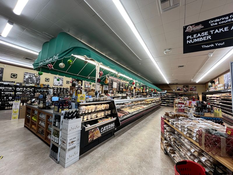 Sam's Italian Deli & Market, Sandwiches Worth The Line