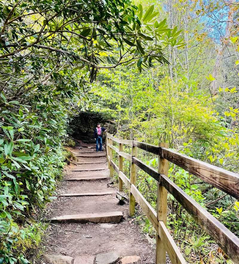 These 9 North Carolina Hiking Trails Locals Skip In August But Return To In September - Decor Hint Linville Falls Trails, Near Linville Falls