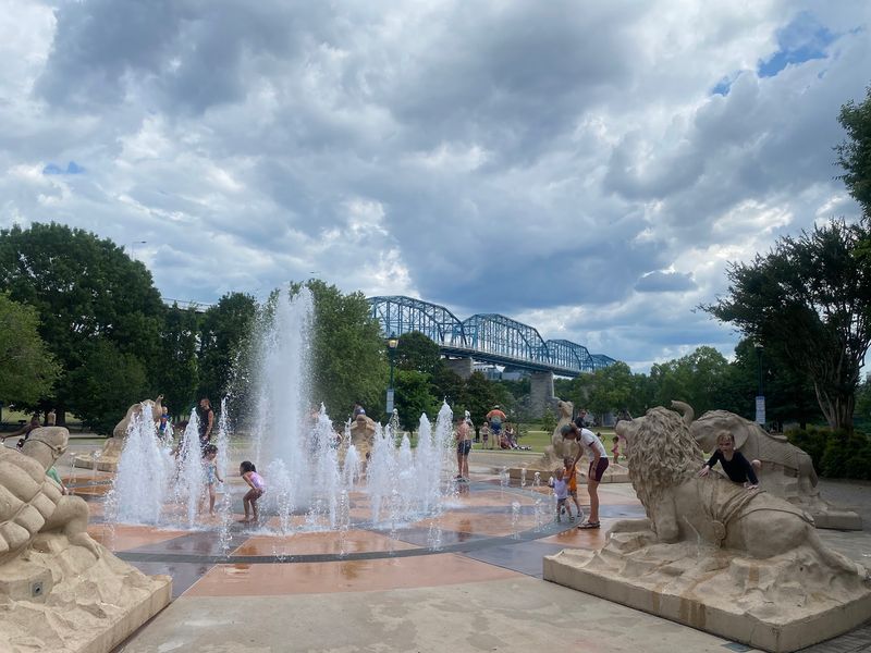10 Tennessee Destinations Where You Can Have Fun Without Spending A Lot - Decor Hint Coolidge Park, Chattanooga