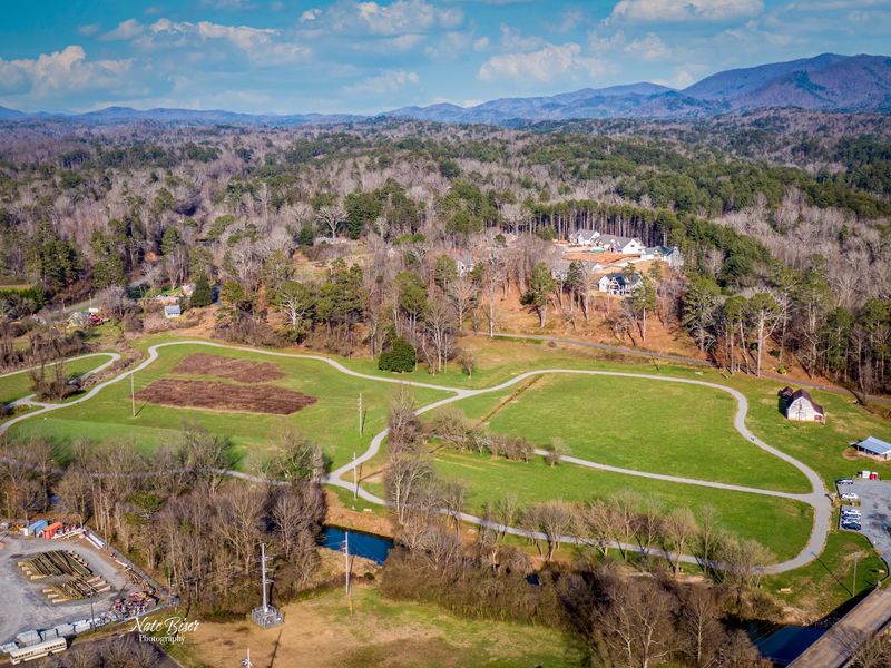 This Charming Georgia Mountain Town Is A Hiking Paradise For Outdoor Lovers - Decor Hint Mountain Mysteries At Fort Mountain State Park