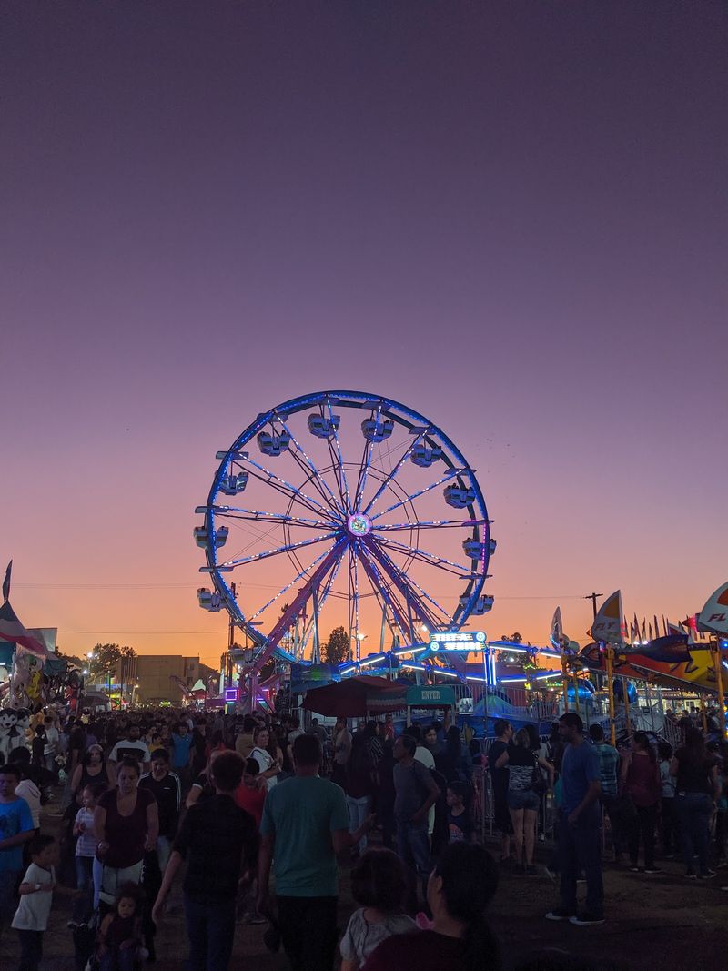 This Nearly 90-Year-Old California Grape Festival Returns With Carnival Rides And Four Days Of Fun - Decor Hint Hear The Drumheads Around The Festival