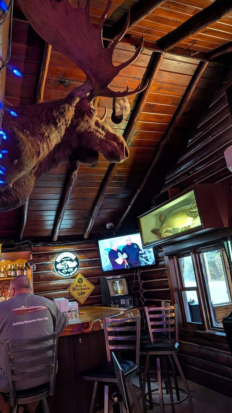 This Hidden Northern Wisconsin Pizzeria Is So Good Folks Drive Three Hours Just For A Slice - Decor Hint Northwoods Charm In Every Corner