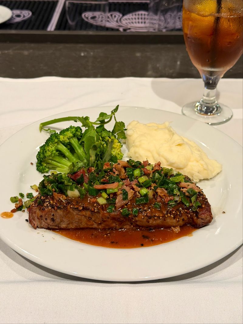 This Classic California Restaurant Has Been Serving Incredible Prime Rib For Generations - Decor Hint Try The Famous Pepper Steak For Another Dal Rae Classic